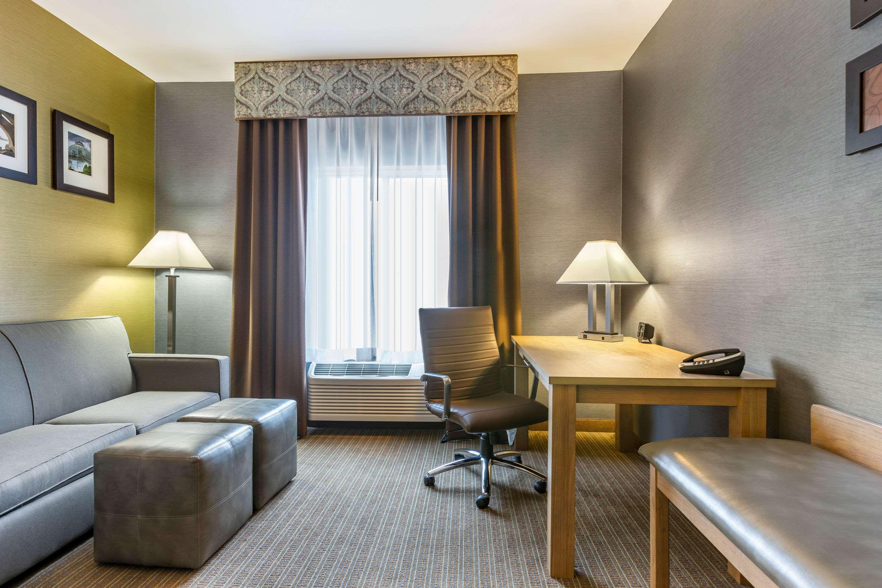 Comfort Suites Southgate-Detroit Zewnętrze zdjęcie